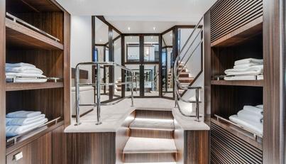 95 YACHT For Sale image48