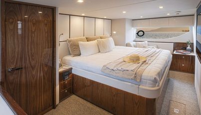 64 SPORTS MOTOR YACHT SERIES 2 For Sale image218