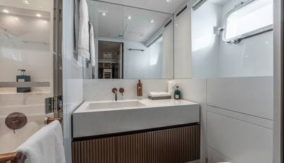 ICE OF LONDON For Sale image32