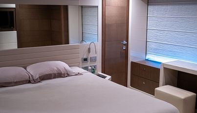 FERRETTI 870 For Sale image9