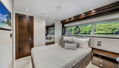 95 YACHT For Sale image50