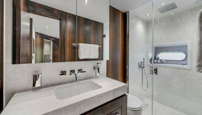 95 YACHT For Sale image52