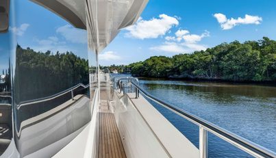 95 YACHT For Sale image72