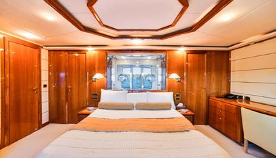FERRETTI 881 For Sale image19