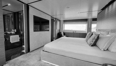 CUSTOM LINE NAVETTA 33, 2019 For Sale image10