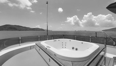 CUSTOM LINE NAVETTA 33, 2019 For Sale image2