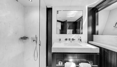 95 YACHT For Sale image59