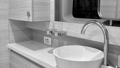 Aquila 42 Coupe For Sale image63