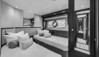 95 YACHT For Sale image56