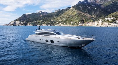 33m Pershing 108 Superyacht Grace Sold
