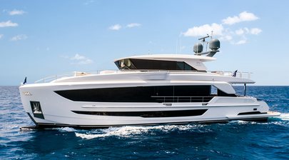 VIDEO: Brand-new Horizon FD90 named motor yacht Lithium+ hits the water