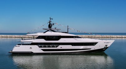 Custom Line launches new 140 flagship