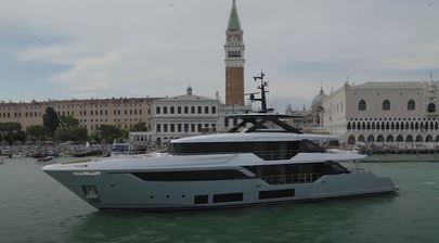 Custom Line Navetta 38 debuts in Venice 