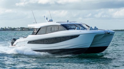 Aquila 42 Coupé Powercat Catamaran to Make European Debut