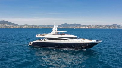 30m Princess 98 Yacht Mira Sees €450K Price Reduction