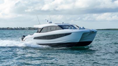 Aquila 42 Coupé Powercat Catamaran to Make European Debut