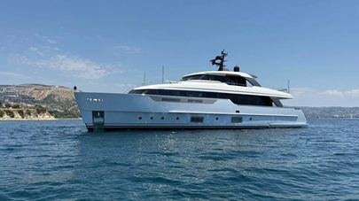 28m Sanlorenzo SD96 Motor Yacht Aisha Receives €700,000 Price Reduction