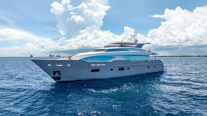 37m Horizon RP120 Motor Yacht Short Story Listed for Sale