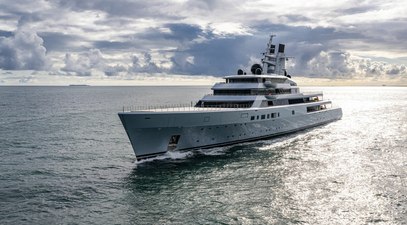 142m Lürssen Superyacht Dragonfly Wins Big at Yacht Style Awards 2025