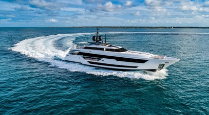 Custom Line 120 picks up another award for Ferretti