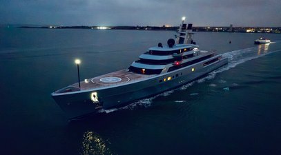 VIDEO: Lürssen’s New Superyacht Dragonfly Departs the UK Under Cover of Darkness