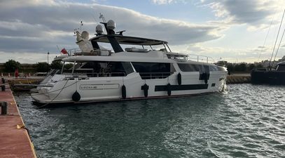 27m Sirenna 88 motor yacht Heliophilia listed for sale for first time
