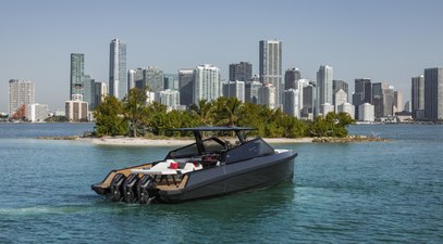 Wally Unveils Outboard Version of its wallytender43