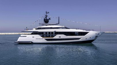 Custom Line launch 16th Custom Line 106 M/Y ÉTOILE 