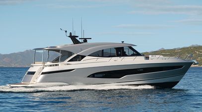 WATCH:21m Riviera 6200 Sport Yacht Platinum Edition Launched as First Hull Touches the Water