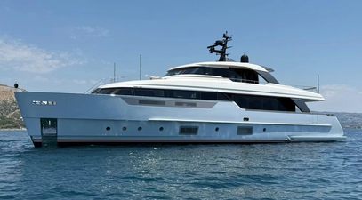 28m Sanlorenzo SD96 Motor Yacht Aisha Receives €700,000 Price Reduction
