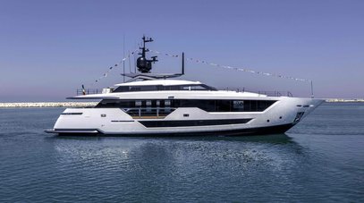 Custom Line launch 16th Custom Line 106 M/Y ÉTOILE 