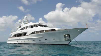 35m Benetti motor yacht PIDA listed for sale