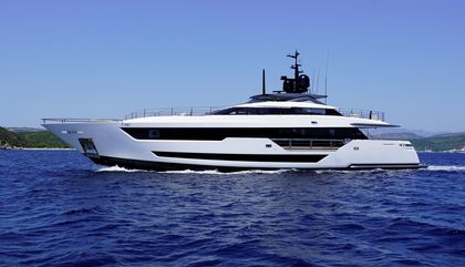 Similar For Sale Yacht: Custom Line 120