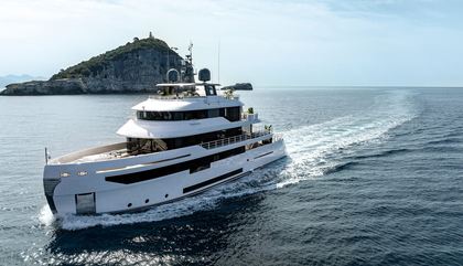 Similar For Sale Yacht: Benetti B.Yond 37M