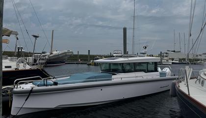 Axopar 37 XC Cross Cabin