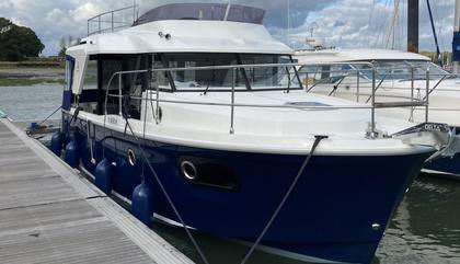 Beneteau Swift Trawler 30, Beneteau Swift Trawler 30 For Sale