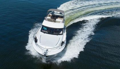 Similar For Sale Yacht: Prestige 550