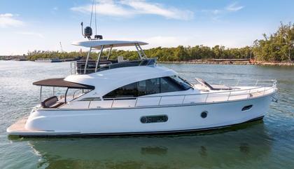 Similar For Sale Yacht: Riviera Belize 54 Daybridge