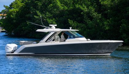 Tiara Yachts 38 LS