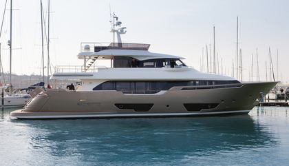 Custom Line Navetta 28