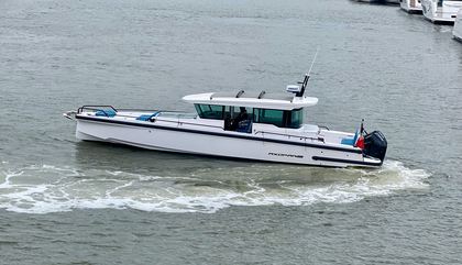 Axopar 37 XC Cross Cabin