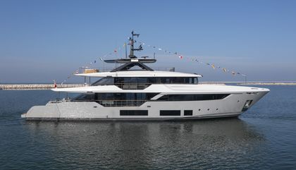 Custom Line Navetta 38