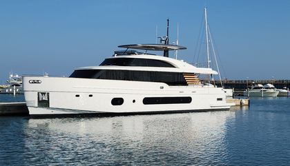 Similar For Sale Yacht: Azimut Magellano 25M