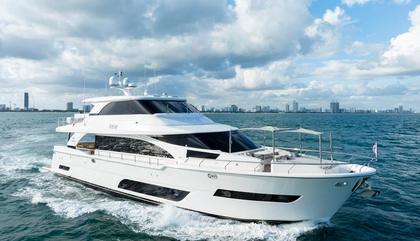 Similar For Sale Yacht: Horizon E81 Skylounge