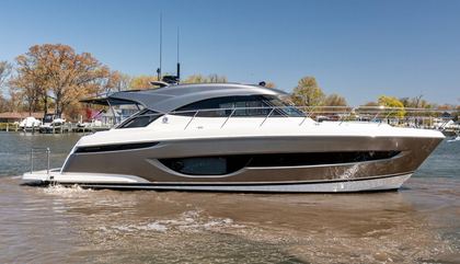Riviera 4600 Sport Yacht Platinum Edition