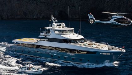 Similar For Sale Yacht: FLYING MANTA