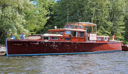 Iguana Yachts Commuter