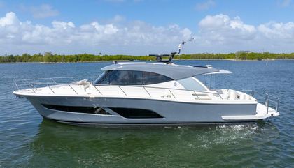 Similar For Sale Yacht: Riviera 505 SUV