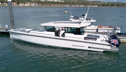 Axopar 37 XC Cross Cabin