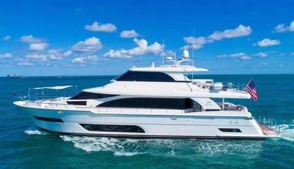 Similar For Sale Yacht: Horizon E81 Skylounge